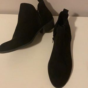 So black ankle boots